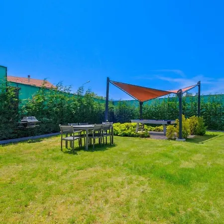 Villa Luxury Close To Shops And Restaurants -large Garden Pool Table And Table Tennis Fethiye