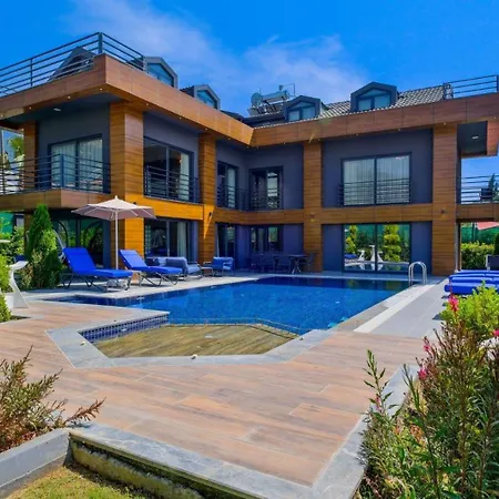 Villa Luxury Close To Shops And Restaurants -large Garden Pool Table And Table Tennis Fethiye