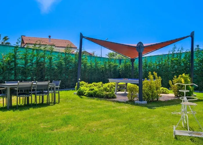 Villa Luxury Close To Shops And Restaurants -large Garden Pool Table And Table Tennis Fethiye