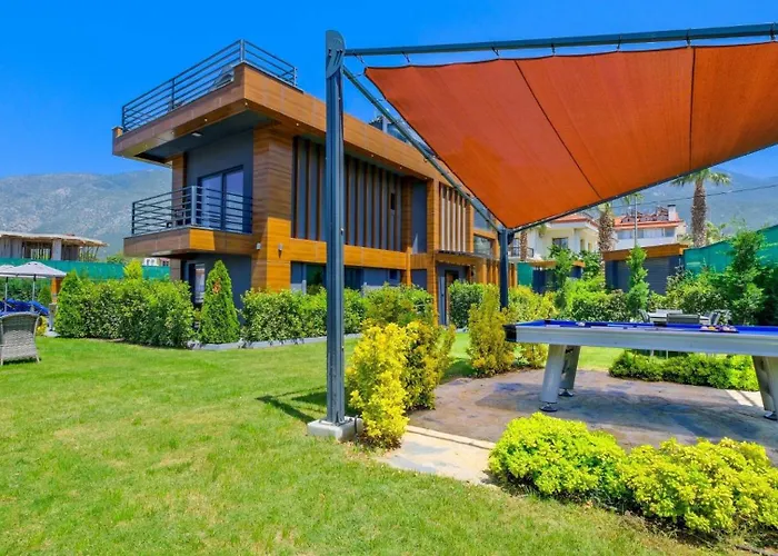 Villa Luxury Close To Shops And Restaurants -large Garden Pool Table And Table Tennis *