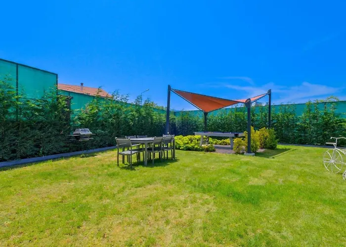 Villa Luxury Close To Shops And Restaurants -large Garden Pool Table And Table Tennis Fethiye