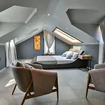 Luxury Close To Shops And Restaurants -large Garden Pool Table And Table Tennis 빌라 *