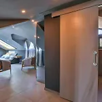 Luxury Close To Shops And Restaurants -large Garden Pool Table And Table Tennis * 페티예
