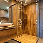 빌라 Luxury Close To Shops And Restaurants -large Garden Pool Table And Table Tennis 페티예