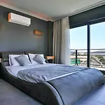 Luxury Close To Shops And Restaurants -large Garden Pool Table And Table Tennis