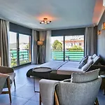 Luxury Close To Shops And Restaurants -large Garden Pool Table And Table Tennis * 페티예