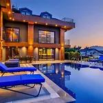 Luxury Close To Shops And Restaurants -large Garden Pool Table And Table Tennis * 페티예