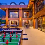 Luxury Close To Shops And Restaurants -large Garden Pool Table And Table Tennis 페티예