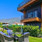 Luxury Close To Shops And Restaurants -large Garden Pool Table And Table Tennis * 페티예