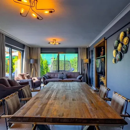 Villa Luxury Close To Shops And Restaurants -large Garden Pool Table And Table Tennis Fethiye